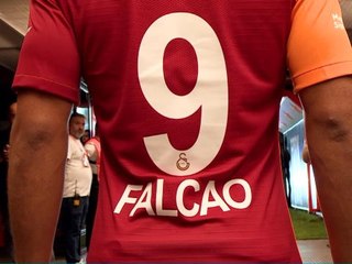 Turquie - L'accueil incroyable du public de Galatasaray pour Falcao !
