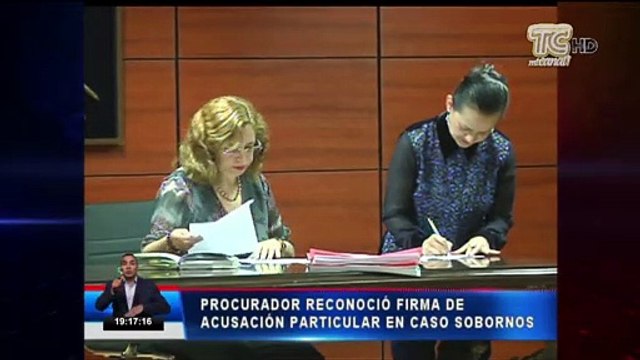 Procurador reconoció firma en acusación de sobornos