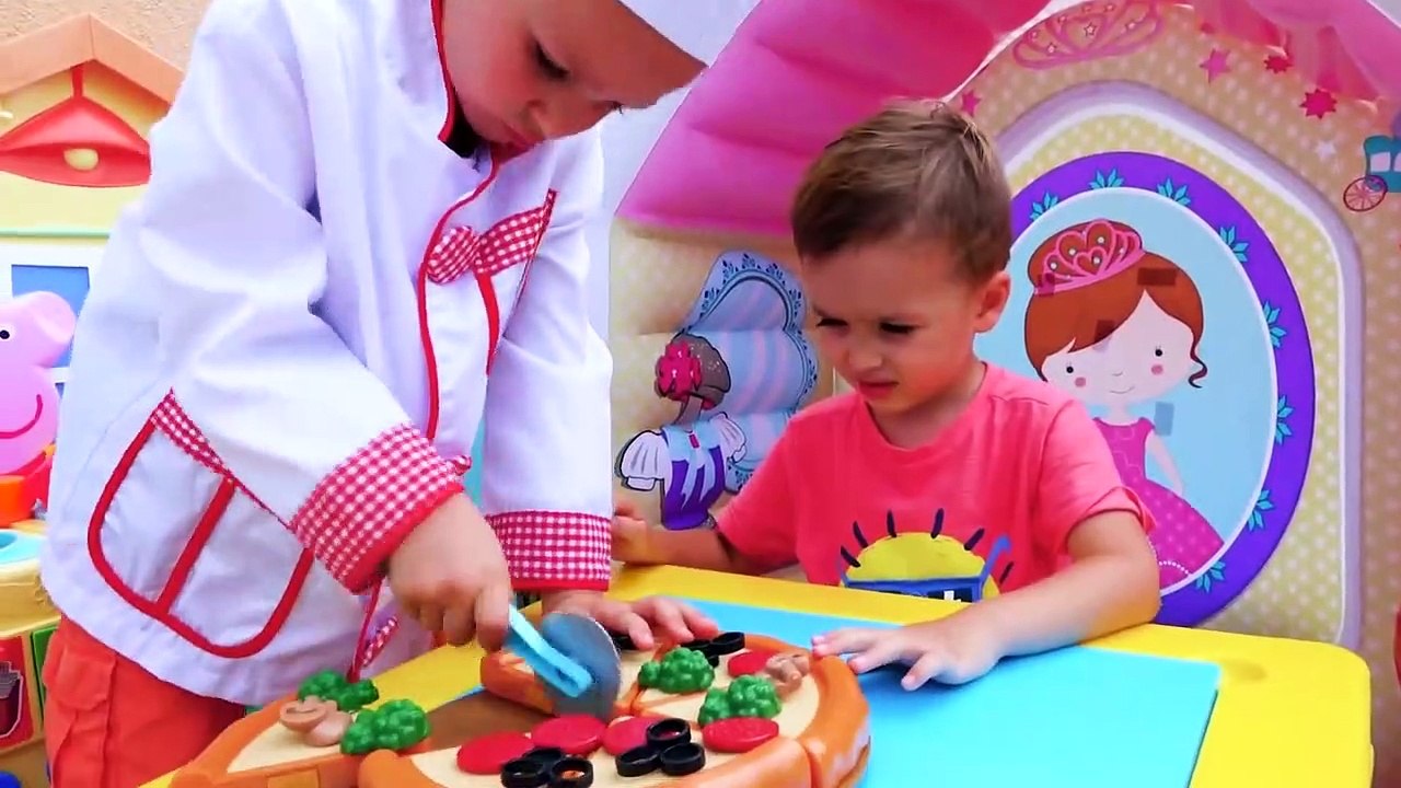 Vlad and Nikita playing in cafe