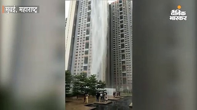 भारी बारिश से 40 मंजिला इमारत बनी झरना, ट्विटर यूजर ने कहा- इसे टूरिस्ट डेस्टिनेशन बना देना चाहिए