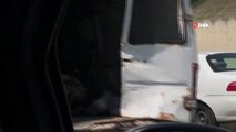 Kapısı olmayan minibüsün kasasında tehlikeli yolculuk kamerada