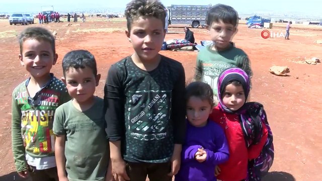 - İdlibliler Türkiye Sınırına Göçüyor- Saldırılardan Kaçan İdlibliler, Türkiye Sınırına Yakın Noktalardaki Güvenli Bölgelere Çadır Kuruyor