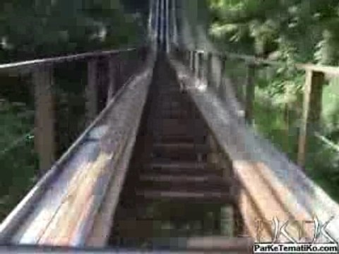 BEAST montagne russe looping roller coaster