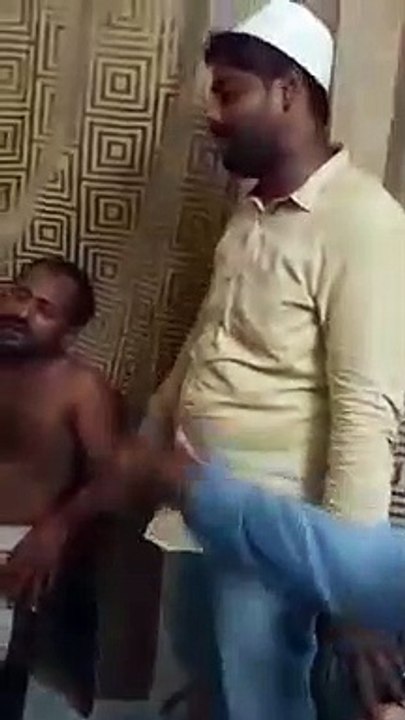 தகாத உறவு.. கணவனை செருப்பால் அடித்த மனைவி-வீடியோ