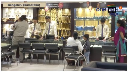 ದಾಖಲೆ ಪ್ರಮಾಣದಲ್ಲಿ ಏರಿಕೆ ಕಂಡ ಬಳಿಕ ಕುಸಿದ ಚಿನ್ನ | Oneindia Kannada