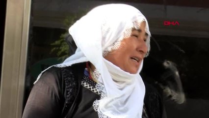 Diyarbakır hdp önündeki eyleme pkk'nın kaçırdığı polis ve askerlerin aileleri de katıldı