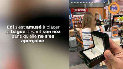 Depuis un mois, il lui fait sa demande en mariage sans qu’elle ne s’en rende compte