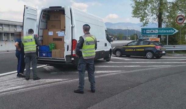 Gorizia - Maxi sequestro di prodotti cinesi al confine con la Slovenia (05.09.19)