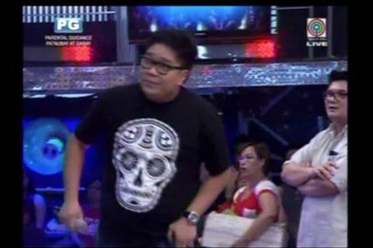 LOOK: 'Showtime' hosts take selfie with Sandara