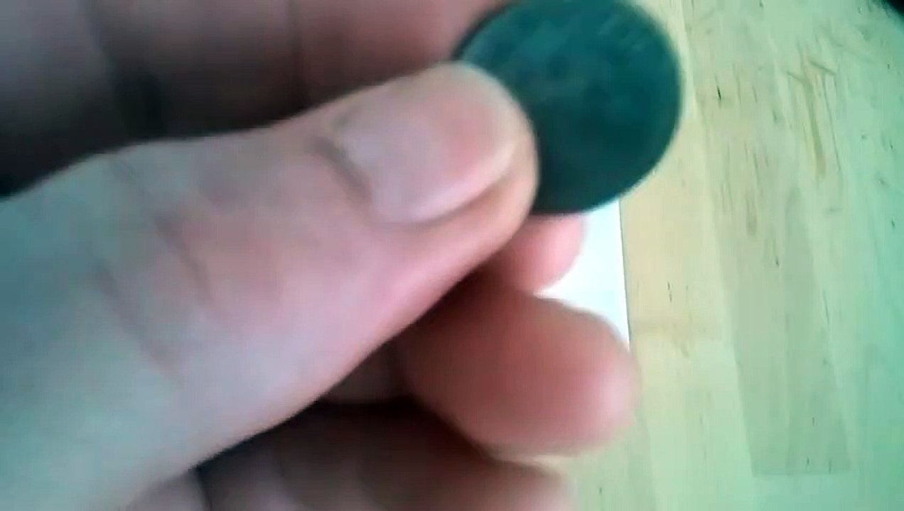 Safe coin cleaning using electrolysis