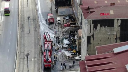 Sultangazi'de otomobil parçalarının bulunduğu iş yerinde yangın 3