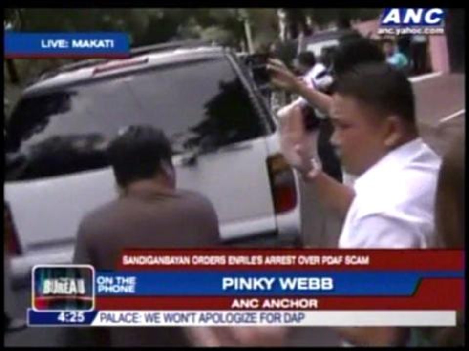 Enrile leaves home to surrender