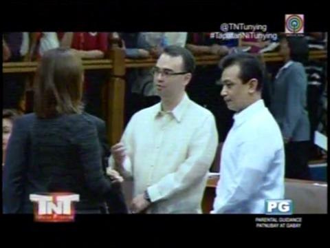 Trillanes vows to leave gov't service if he loses in 2016