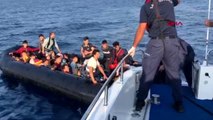 İzmir-çeşme ve dikili açıklarında 113 kaçak göçmen yakalandı