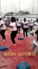 Ngueweul Gui Fitness _ Ils s'entraîne sur le rythme du sabar et font le buzz