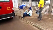 Homem ferido é socorrido pelo Siate na Rua Anderstorp, no Interlagos