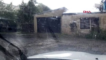 Ardahan'ı dolu beyaza bürüdü