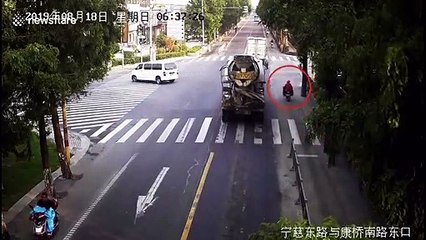 Helmet saves scooter rider's life after being run over by truck in China's Ningbo