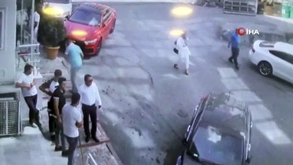 Park halindeyken kaymaya başladı, 7 araca çarparak durabildi...O anlar kamerada