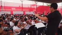 Escolas de música de Juan Diego Flórez ajudam crianças no Peru