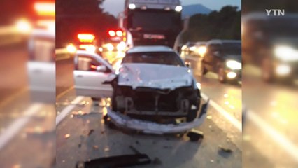 경부고속도로에서 차량 5대 잇달아 추돌 / YTN