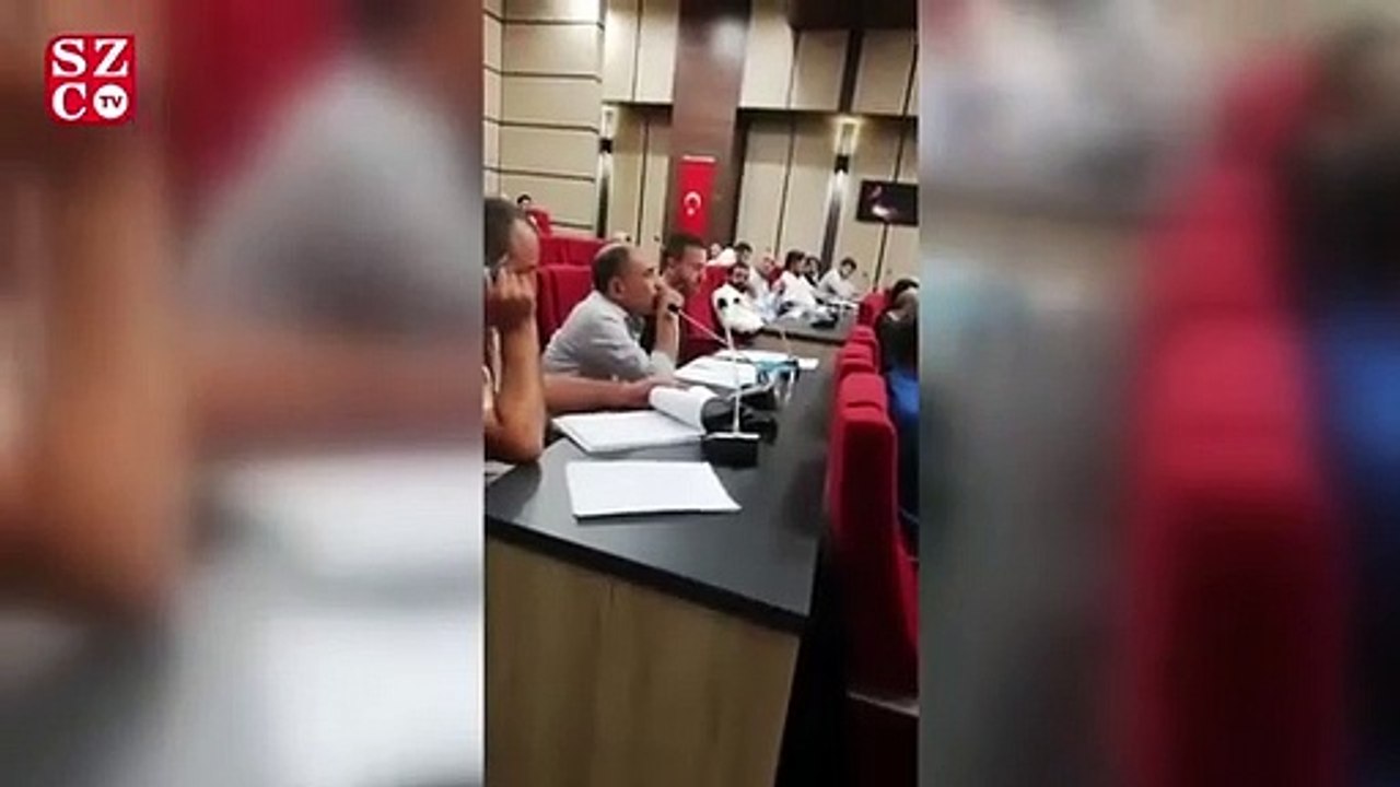 Güngören Belediye Meclisi’nde ‘pejmürde’ tartışması