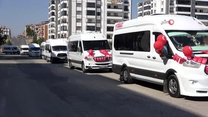 Birinci sınıf öğrencileri, şehir turu ve mehteranla okula "Merhaba" dedi