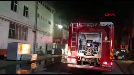 Bahçeşehir'de peçete imalathanesinde yangın