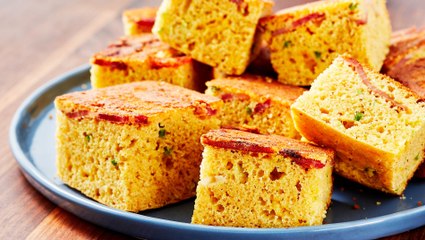 This Bacon-Topped Jalapeño Popper Cornbread Is A Game-Changer