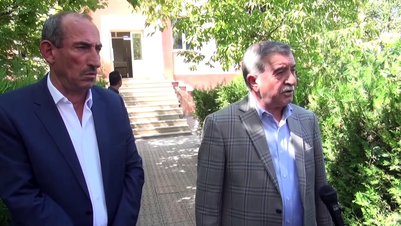 Elektriği kesilen belediye VEDAŞ binasını mühürledi - BİTLİS