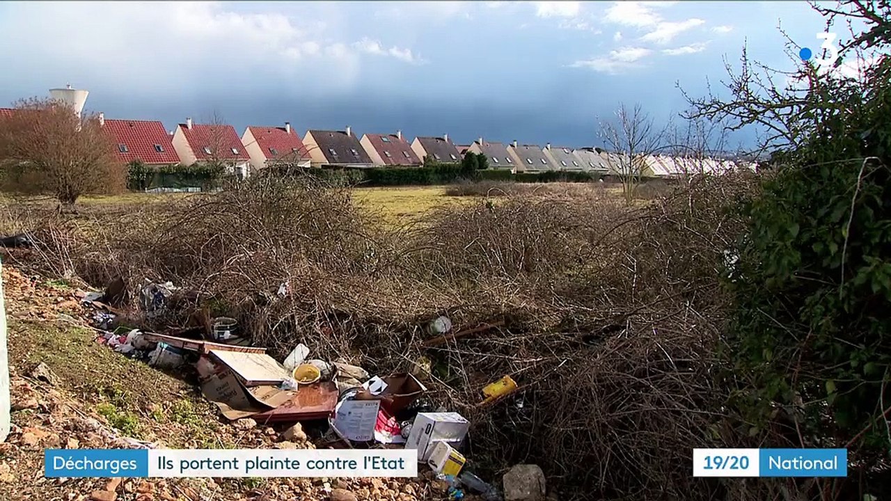 Décharges : des citoyens portent plainte contre l'État
