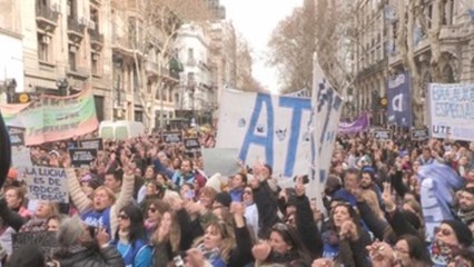 Los docentes argentino realizan paro nacional por reclamos en medio de la crisis