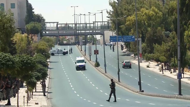 نقابة المعلمين بالأردن تقرر إضرابا شاملا والحكومة تلوّح بالقضاء