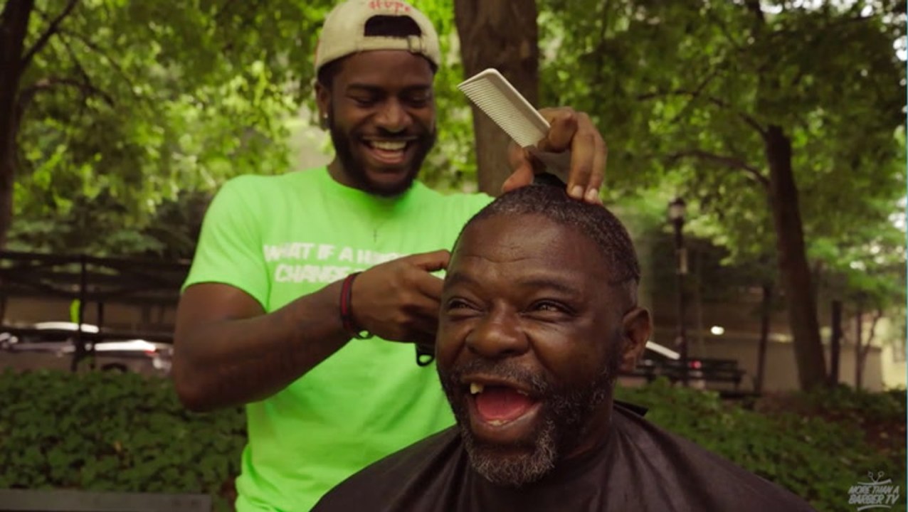Kindhearted Barber Gives Haircuts To The Homeless