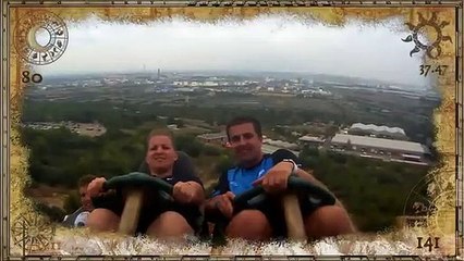Il attrape un téléphone perdu dans des montagnes russes (PortAdventura)