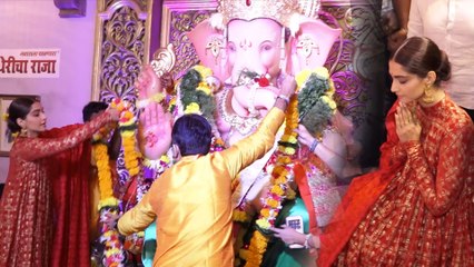 Sonam Kapoor VISITS Andhericha Raja For Darshan | Ganesh Chahturhi 2019