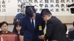 [청문회 영상] 박지원, 청문회 도중 조국에게 휴대전화 보여준 이유 / YTN