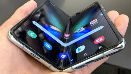 Samsung ilk katlanabilir ekranlı akıllı telefonu Galaxy Fold'u piyasaya sürdü
