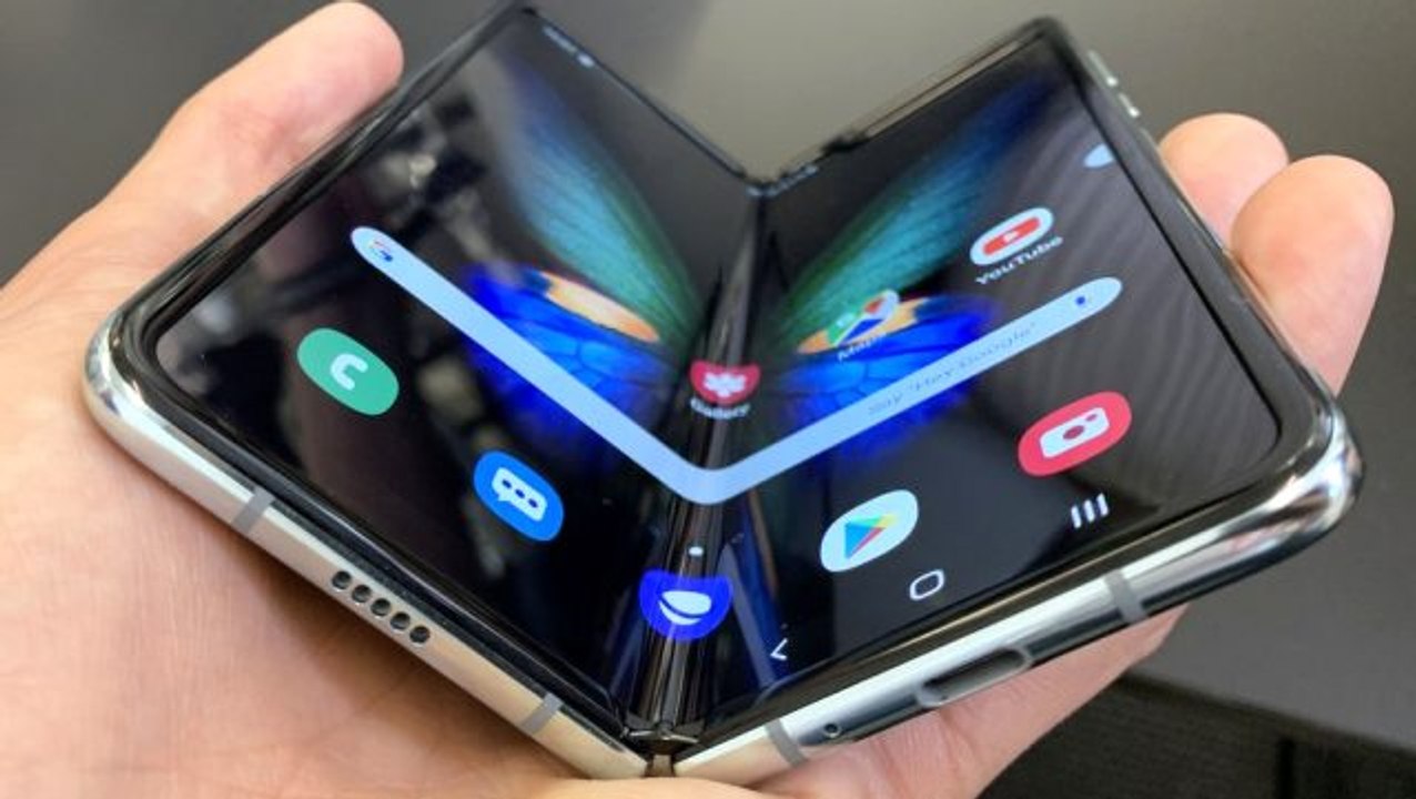 Samsung ilk katlanabilir ekranlı akıllı telefonu Galaxy Fold'u piyasaya sürdü