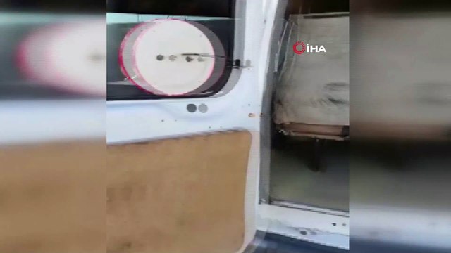 Minibüsün tavan kısmına zulalanmış 15 bin paket kaçak sigara ele geçirildi