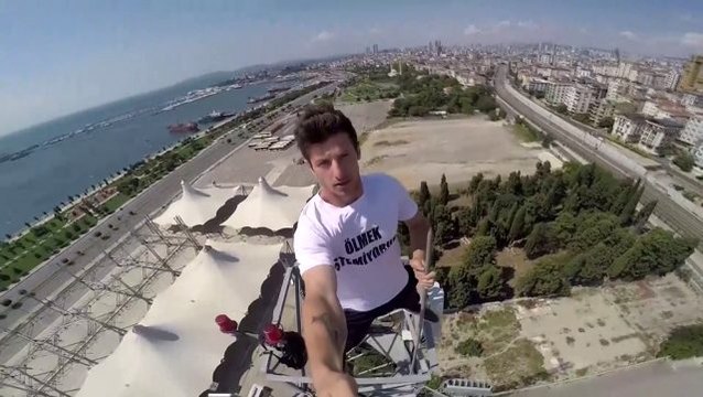 Parkur sporcusu Emine Bulut için baz istasyonuna tırmandı