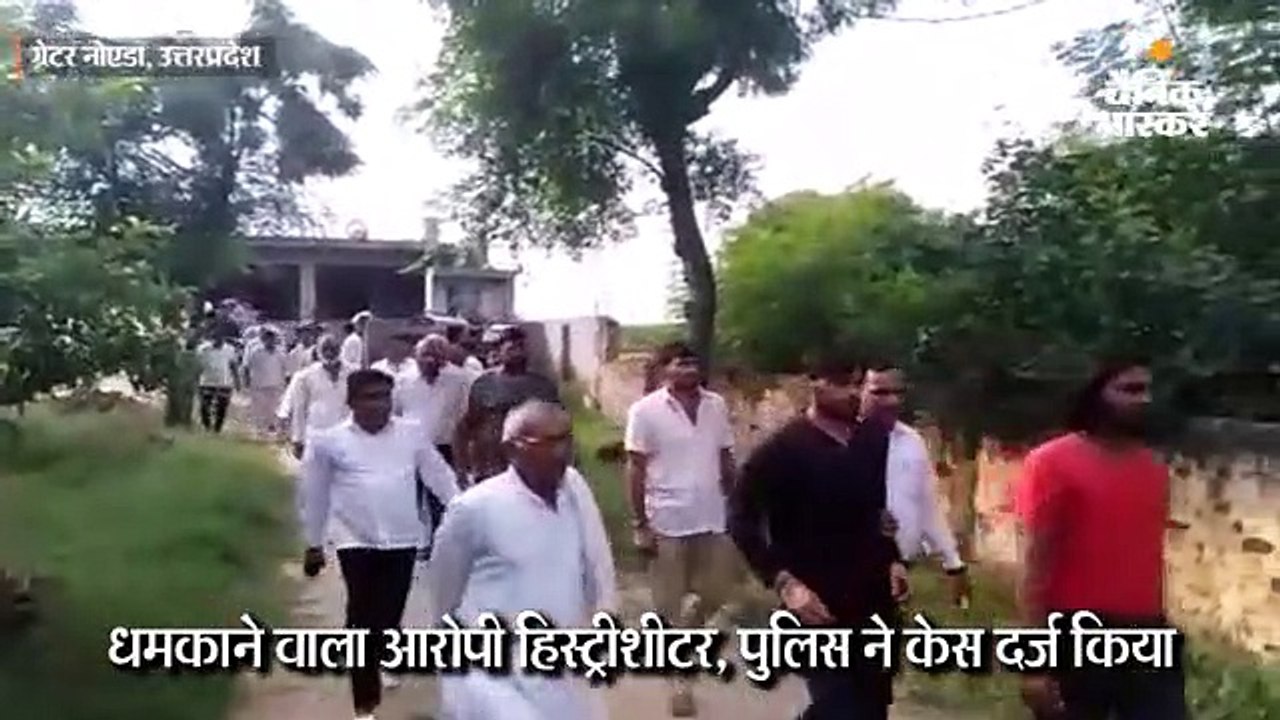 दबंगों को रास नहीं आया गांव की बेटी का बुलेट चलाना, घर पर धावा बोल पिता पर की फायरिंग
