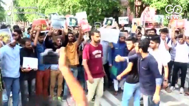 Kashmiri Students In AMU Protest Against Communication Blackout In J&K