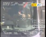 VÍDEO: ¡Ojo! Pegasus caza a este conductor desayunando un yogurt en el coche