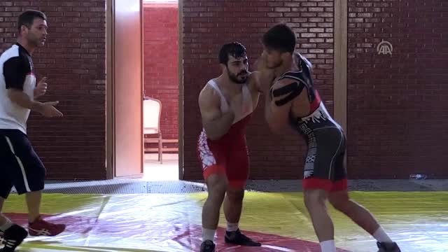 Milli güreşçiler olimpiyat kotası için mindere çıkacak