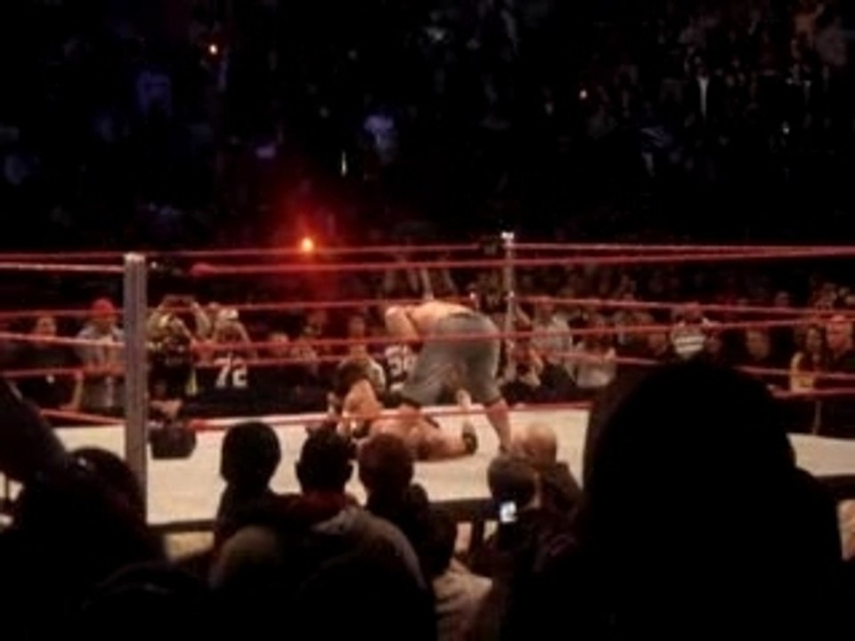 Boo, Yay punches and 5 knuckle shuffle Royal Rumble 08 live