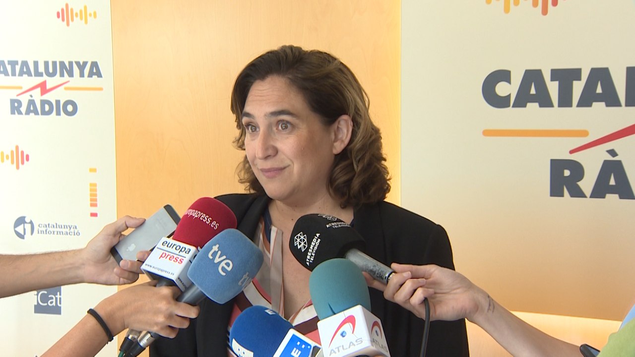 Colau ve "irresponsable" al PSOE por querer ir a elecciones