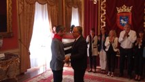 Alberto Undiano Mallenco recibe el cuarto 'Pañuelo de Pamplona'
