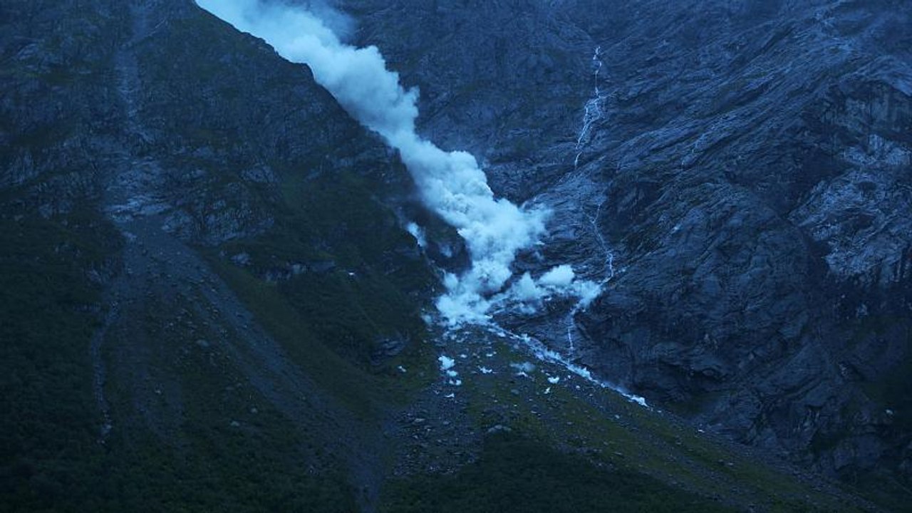 Nach 16 Evakuierungen: Endlich Bergsturz in Norwegen