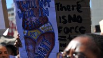 Kadına karşı şiddet: Güney Afrika'da binlerce kadın parlamentoya yürüdü, olağanüstü hal ilan...